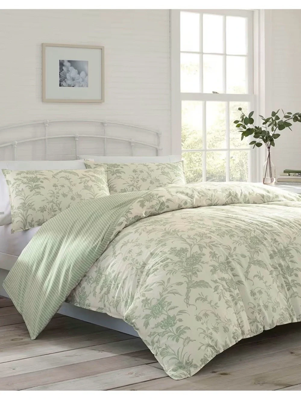 Laura Ashley Queen Size Comforter Set (Natalie Sage)